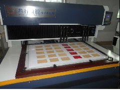 數(shù)控皮革沖孔機采用直線導(dǎo)軌代替?zhèn)鹘y(tǒng)的導(dǎo)桿的特點