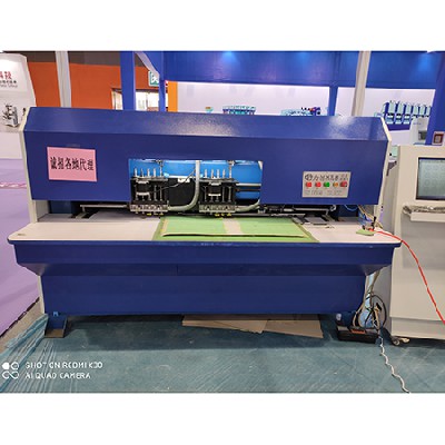 數(shù)碼皮革旋轉(zhuǎn)沖孔機