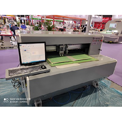 小型坐墊沖孔機