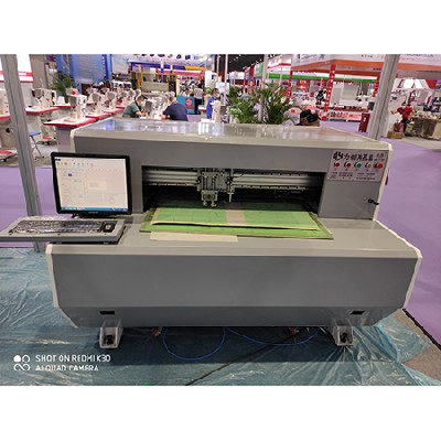 小型坐墊沖孔機