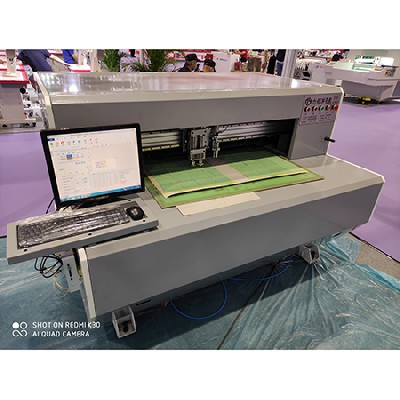 小型坐墊沖孔機